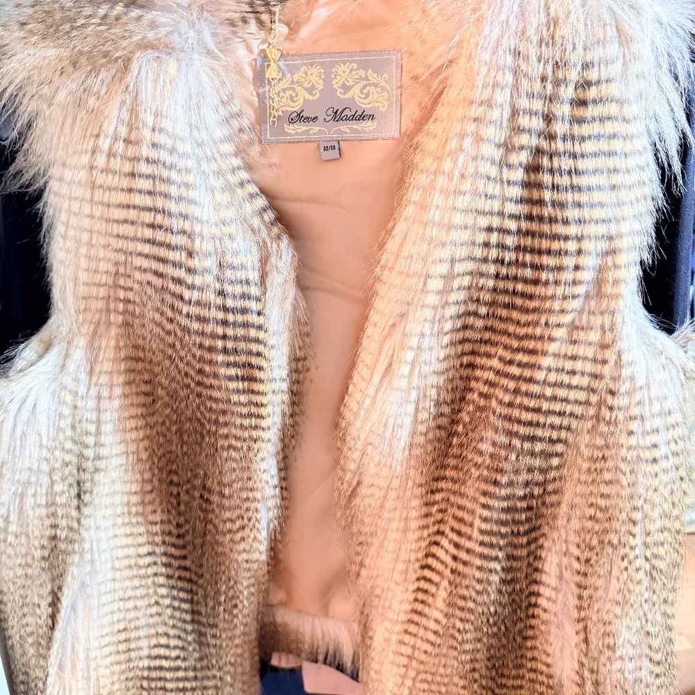 Steve Madden Faux Fur Vest M - Picture 4 of 8